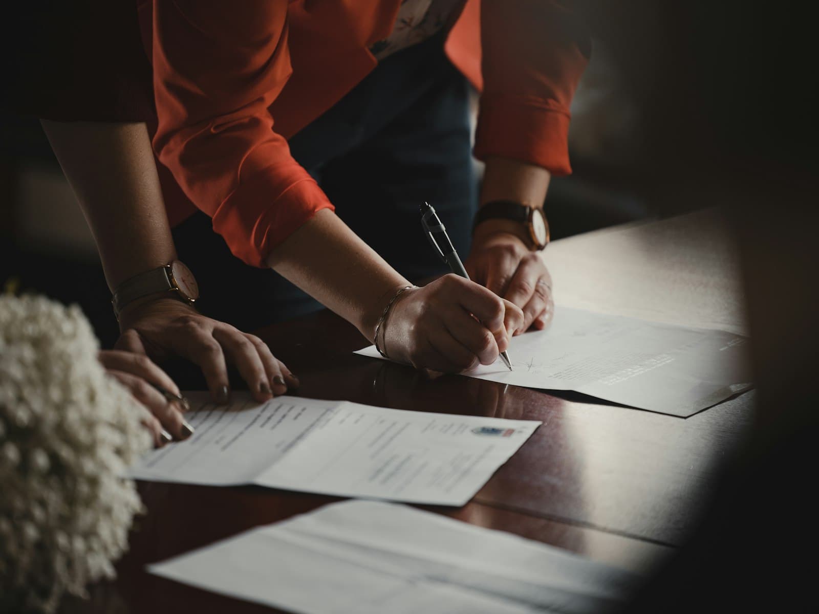 Des documents de travail annotés à la main